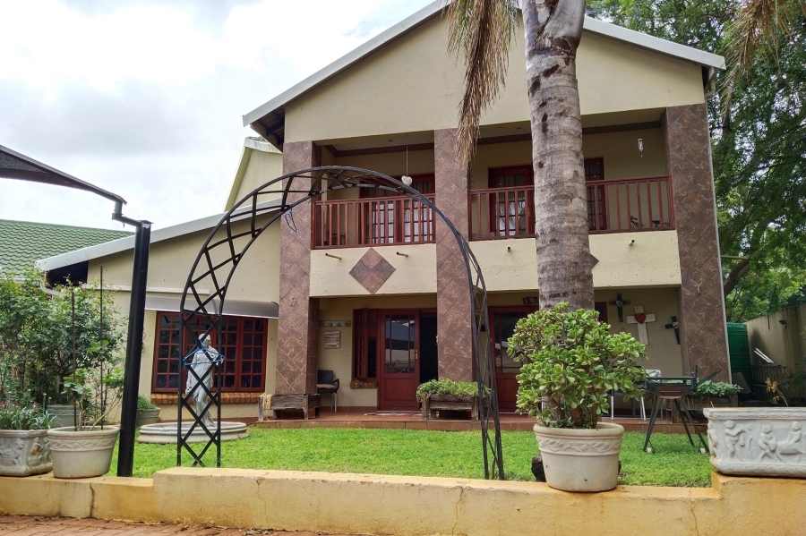 5 Bedroom Property for Sale in Meerhof North West